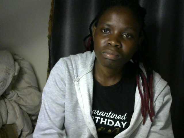 Queenbeea live cam on BongaCams