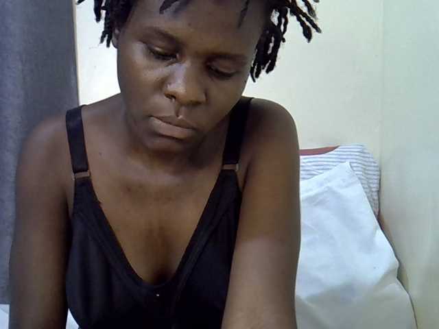 Queenbeea live cam on BongaCams
