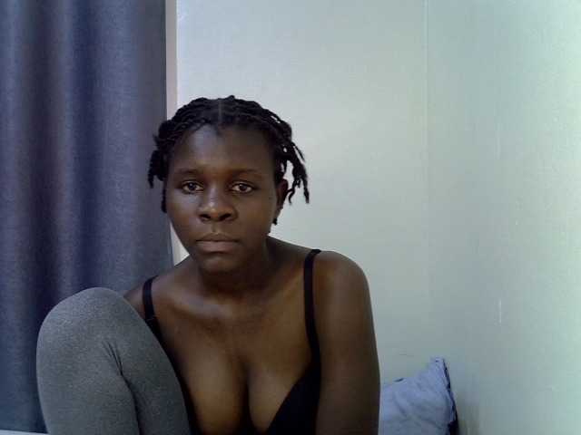 Queenbeea live webcam show