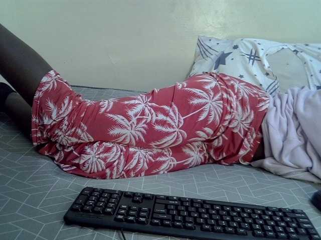 Queenbeea live cam on BongaCams