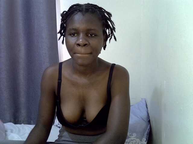 Queenbeea live webcam show