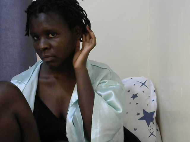 Queenbeea live cam on BongaCams
