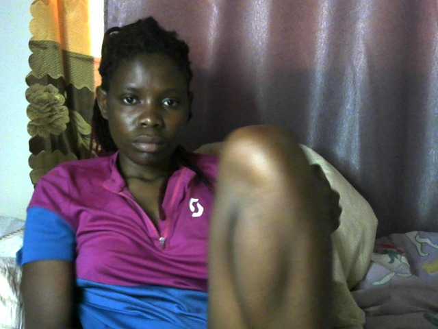 Queenbeea live cam on BongaCams