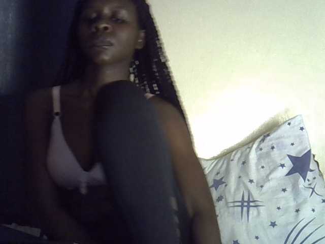 Queenbeea live cam on BongaCams