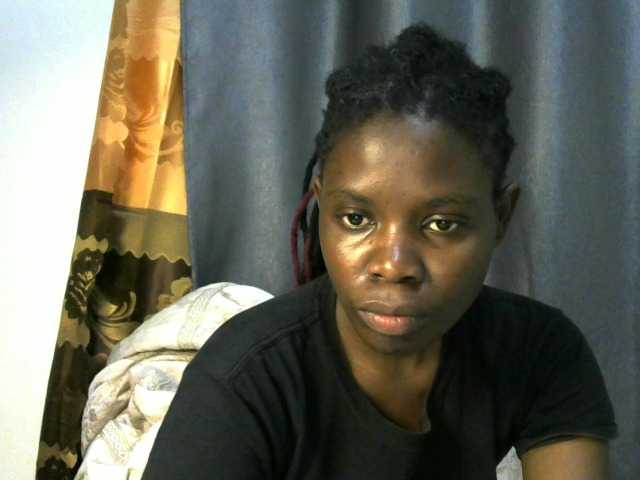 Queenbeea live cam on BongaCams