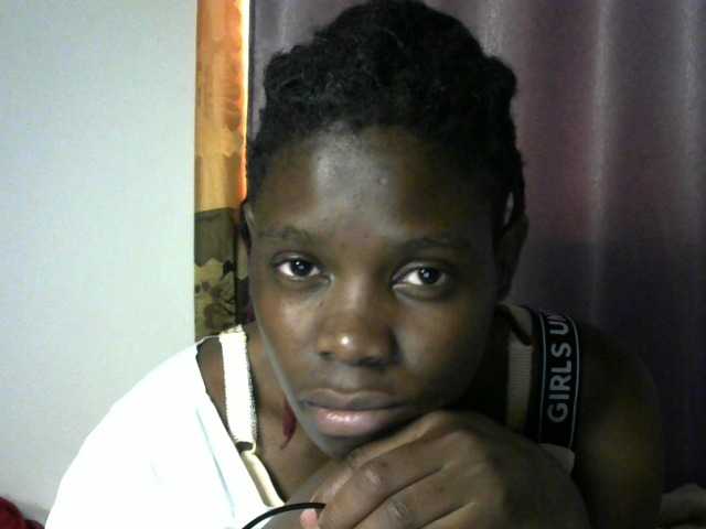 Queenbeea live cam on BongaCams