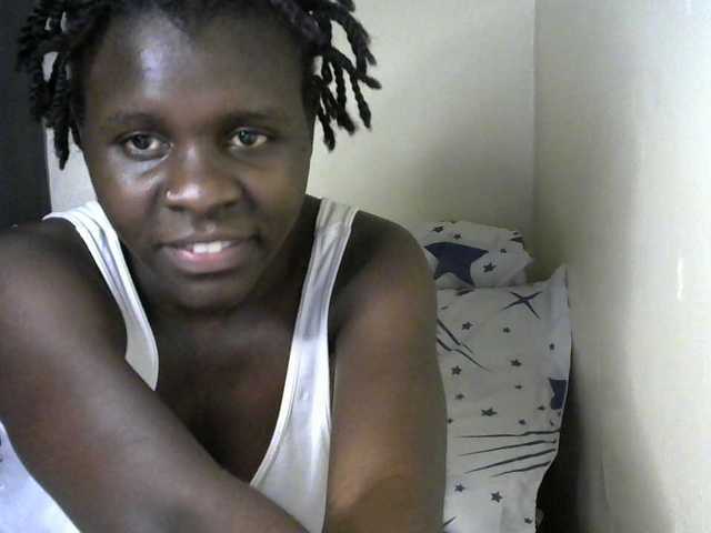 Queenbeea live cam on BongaCams