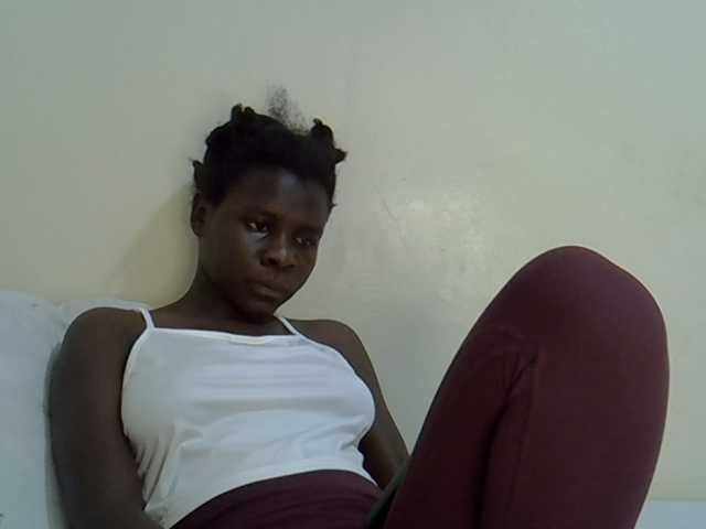 Queenbeea live cam on BongaCams