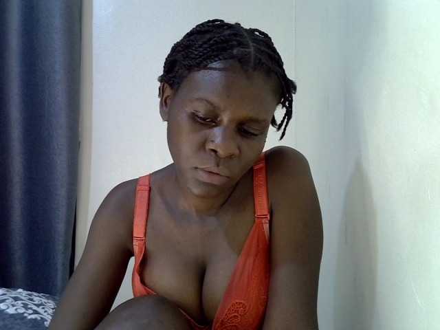 Queenbeea live webcam show