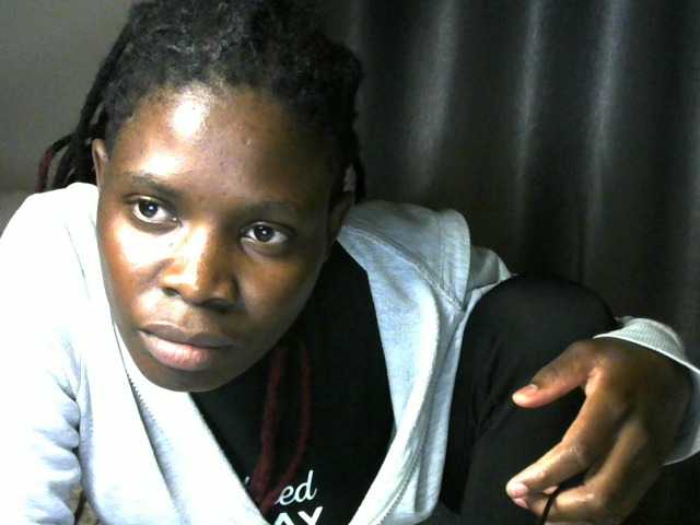 Queenbeea live cam on BongaCams