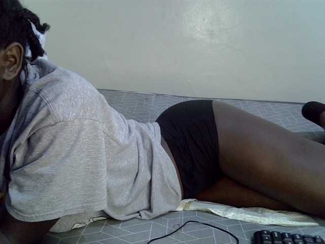 Queenbeea live cam on BongaCams