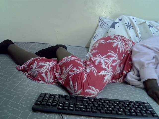 Queenbeea live cam on BongaCams