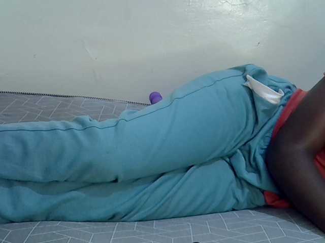 Queenbeea live cam on BongaCams