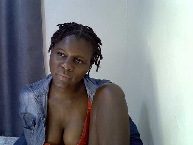 Queenbeea live webcam show