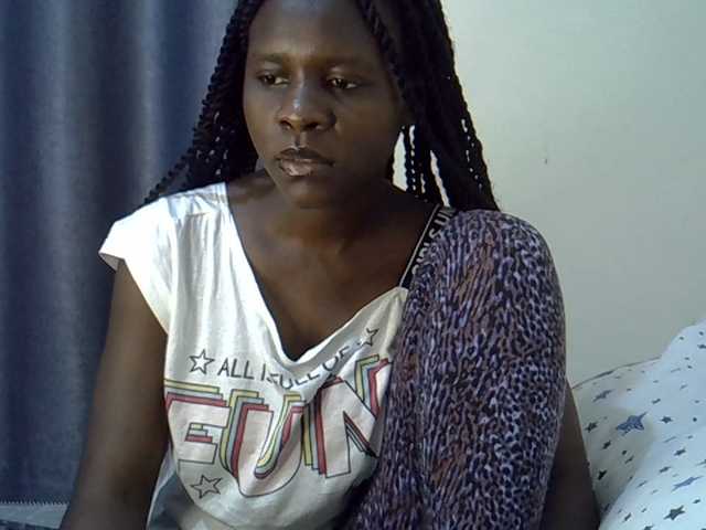 Queenbeea live cam on BongaCams