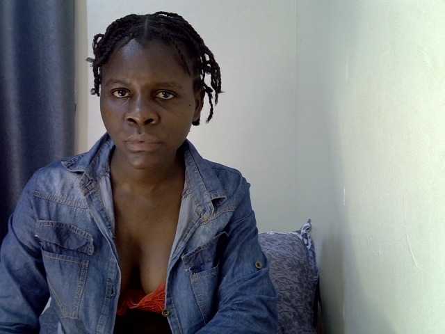 Queenbeea live webcam show