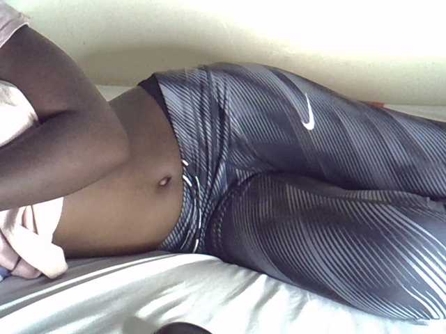 Queenbeea live cam on BongaCams