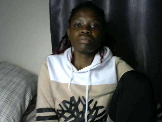 Queenbeea live cam on BongaCams