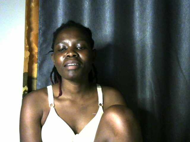 Queenbeea live cam on BongaCams