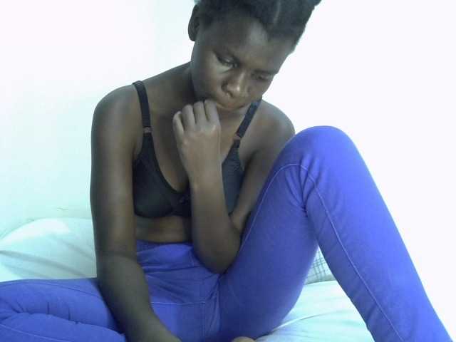 Queenbeea live cam on BongaCams