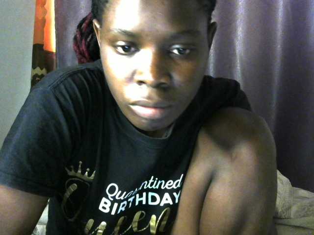 Queenbeea live cam on BongaCams