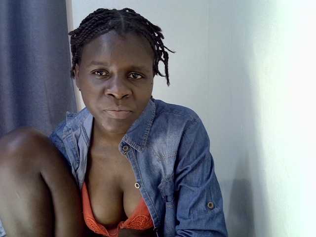 Queenbeea live webcam show