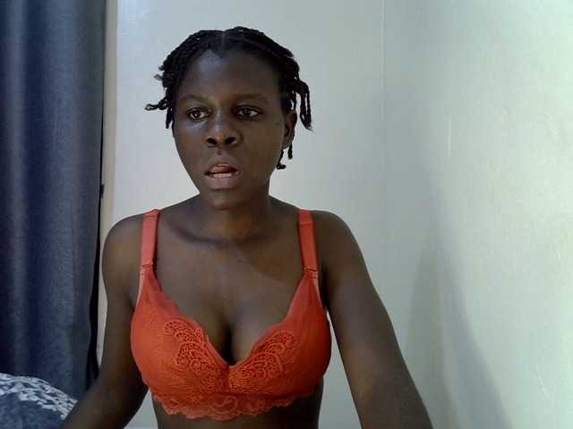 Queenbeea live webcam show