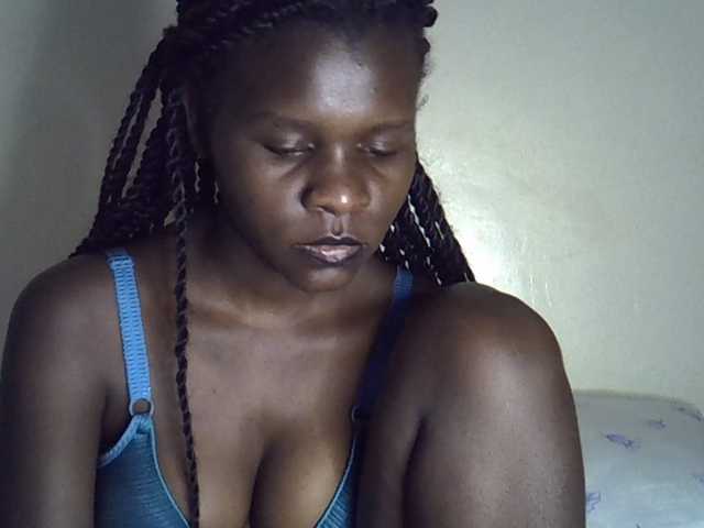 Queenbeea live cam on BongaCams