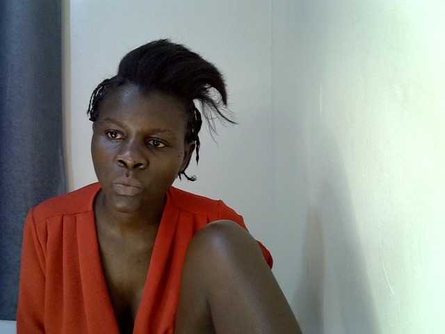 Queenbeea live cam su BongaCams
