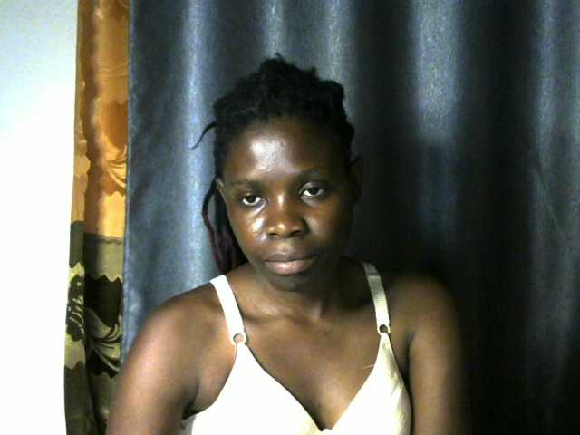 Queenbeea live cam on BongaCams