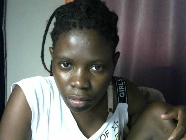 Queenbeea live cam on BongaCams