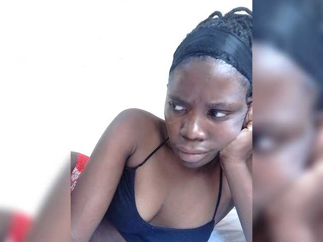 Queenbeea Live Cam and Statistics on UnifiedCams