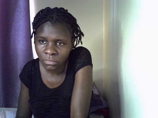 Queenbeea live cam on BongaCams