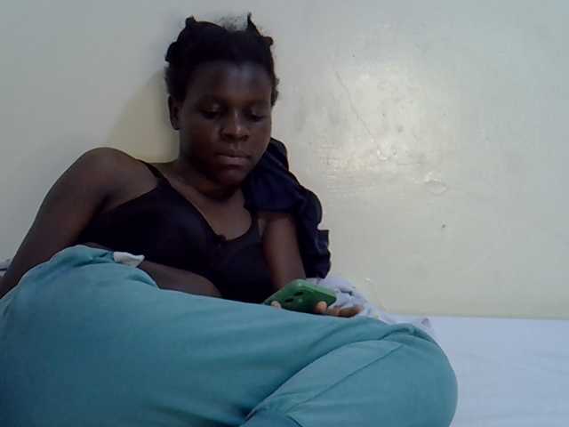 Queenbeea live cam on BongaCams