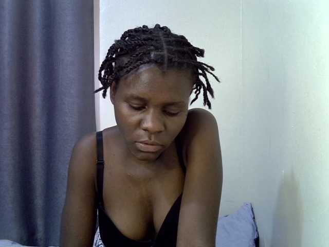 Queenbeea live webcam show