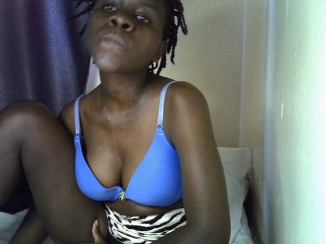 Queenbeea live webcam show
