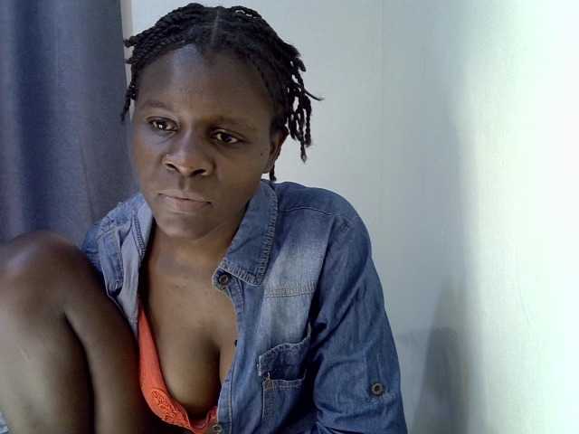 Queenbeea live webcam show