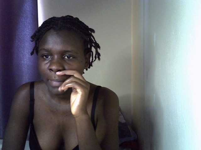 Queenbeea live webcam show