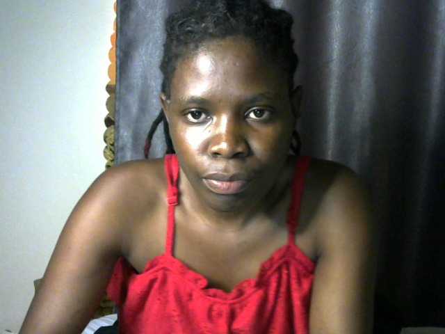 Queenbeea live cam on BongaCams
