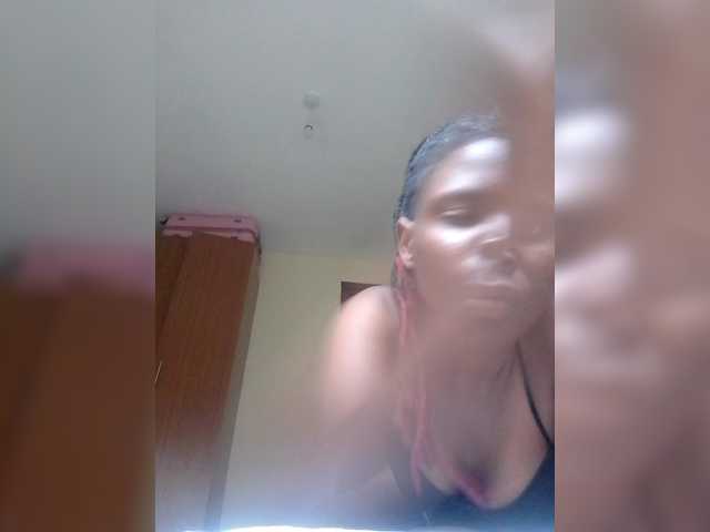 Queenbeea's BongaCams show and profile