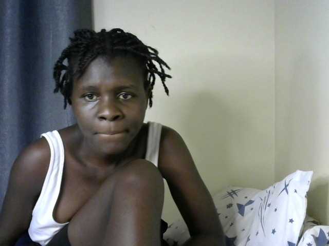 Queenbeea live cam on BongaCams