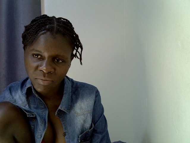 Queenbeea live webcam show
