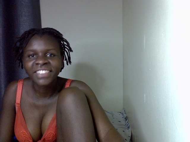 Queenbeea live webcam show