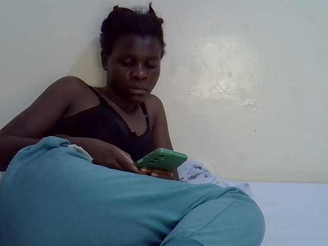 Queenbeea live cam on BongaCams