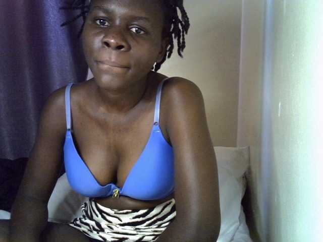 Queenbeea live webcam show