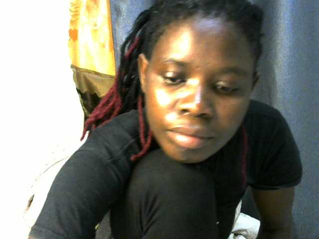 Queenbeea live cam on BongaCams