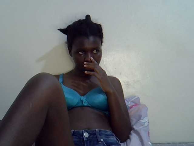 Queenbeea live cam on BongaCams