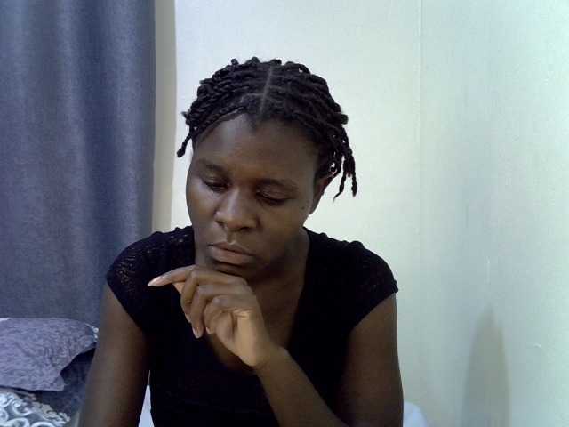 Queenbeea live webcam show