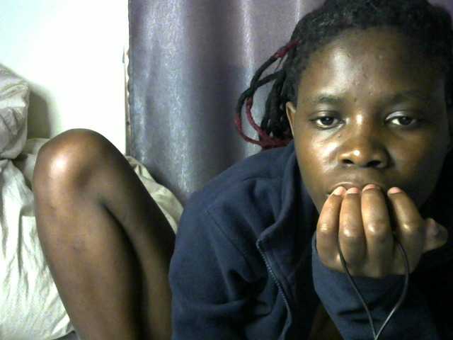 Queenbeea live cam on BongaCams