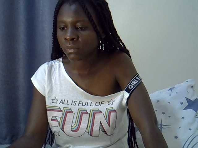Queenbeea live cam on BongaCams